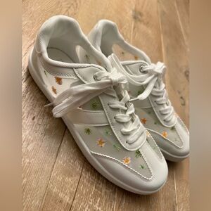 Dirty Laundry Women’s Sheer Floral White Sneakers Shoes Size 9